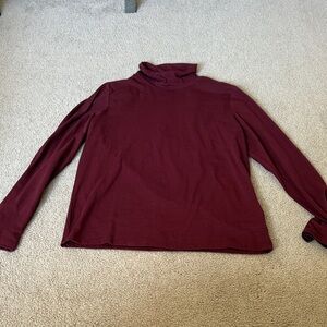 GAP Women's Long Sleeve Turtleneck Top in Burgundy